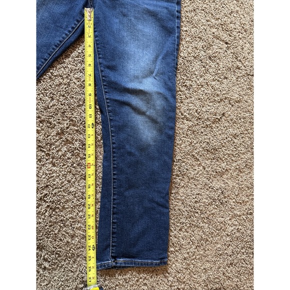 Women's Levi's Wedgie Straight Jeans Sz 32 High Rise  Button Fly Medium Wash - Picture 6 of 6